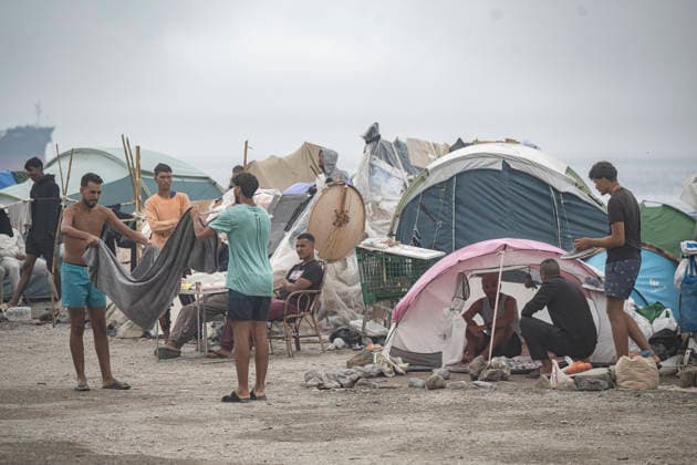 Rain Affects the Settlements on El Trampolín Beach in Ceuta Migrants Remain in the Settlements on El Trampolín Beach Despite the Rain, as of September 28, 2026, in Ceuta, Spain. Around 3,000 migrants remain in makeshift settlements on Ceuta’s beaches following the massive influx recorded in late July. Continuous rain is flooding the ground and damaging the shacks built with reeds, plastic, cardboard, and sheets on Trampolín Beach. SEPTEMBER 28, 2026, Ceuta, Ceuta, Spain Copyright: xMarcosxMorenox 7806290