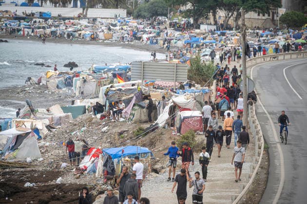 Rain Affects the Settlements on El Trampolín Beach in Ceuta Migrants Remain in the Settlements on El Trampolín Beach Despite the Rain, as of September 28, 2026, in Ceuta, Spain. Around 3,000 migrants remain in makeshift settlements on Ceuta’s beaches following the massive influx recorded in late July. Continuous rain is flooding the ground and damaging the shacks built with reeds, plastic, cardboard, and sheets on Trampolín Beach. SEPTEMBER 28, 2026, Ceuta, Ceuta, Spain Copyright: xMarcosxMorenox 7806292