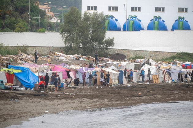 Rain Affects the Settlements on El Trampolín Beach in Ceuta Migrants try to keep the rain-damaged shacks standing on El Trampolín Beach on September 28, 2026, in Ceuta, Spain. Around 3,000 migrants remain in makeshift settlements on Ceuta’s beaches following the massive influx recorded in late July. The continuous rain is flooding the ground and damaging the shacks built with reeds, plastic, cardboard, and sheets on El Trampolín Beach. SEPTEMBER 28, 2026, Ceuta, Spain Copyright: xMarcosxMorenox 7806264