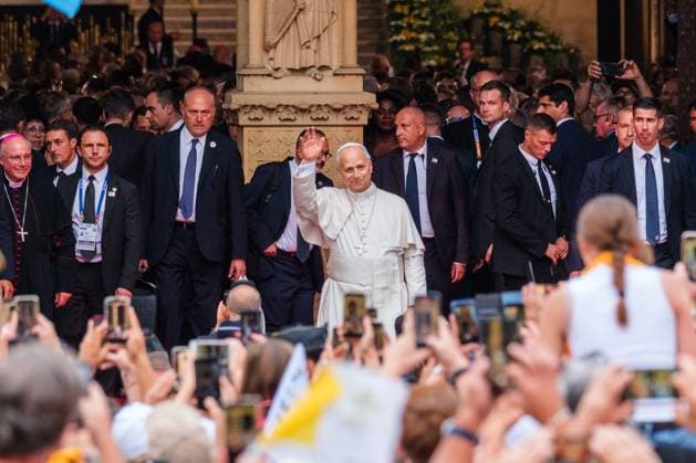 RECORD DATE NOT STATED The Pope in Metz: POPE S VISIT TO FRANCE Photo by Arnaud BEINAT Maxppp September 28, 2026, Metz, Moselle, Lorraine, Grand Est, France The Pope leaving the cathedral after Mass and before his departure for the airport on September 28, 2026, Metz, France Pope Leo XIV is on an apostolic visit to France from September 25 to 28, 2026 Copyright: xMAXPPPxArnaudxBeinatx ABE260928-2-03 ABE260928-2-03