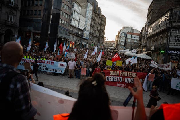 Rally in Vigo in Support of the Maricarmen Decree Dozens of people at a rally in support of the Maricarmen Decree on September 28, 2026, in Vigo, Pontevedra, Galicia, Spain. Organized by the Vigo Housing Alliance, the protest aims to show support for the Maricarmen Decree, the new housing decree demanded by tenants’ unions, named in honor of the octogenarian who was evicted last Wednesday, September 23, in Madrid SEPTEMBER 28, 2026 Adriá Vigo, Pontevedra, Galicia, Vigo, Pontevedra, Galicia, Spain Copyright: xAdrianxIragox 7806625