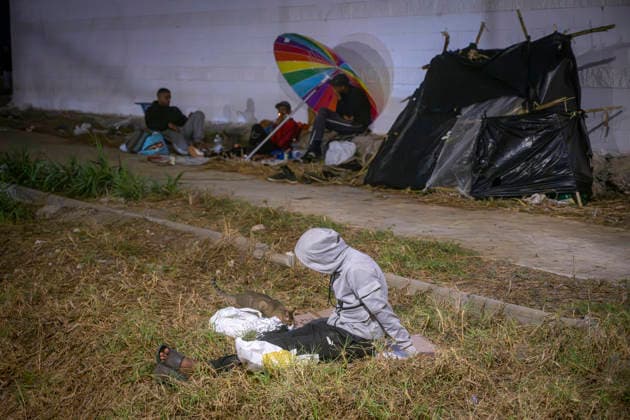 Rain Affects the Beach Settlements at El Trampolín in Ceuta; Migrants Spend the Night on the Beaches of El Trampolín and Benítez, September 28, 2026, in Ceuta, Spain. Around 3,000 migrants remain in makeshift settlements on Ceuta’s beaches following the mass influx recorded in late July. Continuous rains are flooding the ground and damaging the shacks built from reeds, plastic, cardboard, and sheets on El Trampolín Beach. SEPTEMBER 28, 2026, Ceuta, Spain Copyright: xMarcosxMorenox 7806873