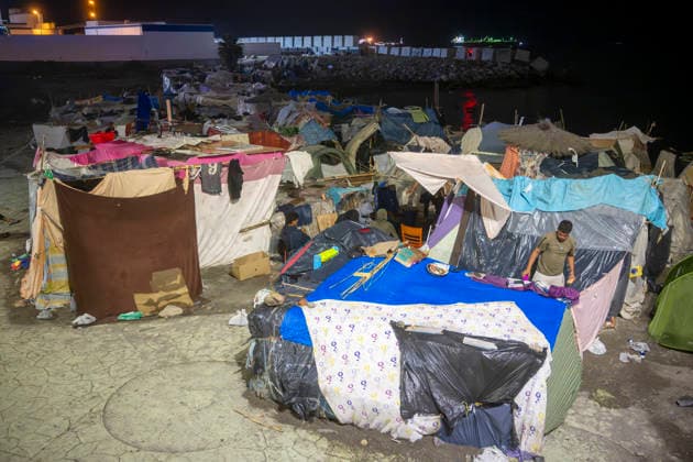 Rain Affects the Beach Settlements at El Trampolín in Ceuta; Migrants Spend the Night on the Beaches of El Trampolín and Benítez, September 28, 2026, in Ceuta, Spain. Around 3,000 migrants remain in makeshift settlements on Ceuta’s beaches following the mass influx recorded in late July. Continuous rains are flooding the ground and damaging the shacks built from reeds, plastic, cardboard, and sheets on El Trampolín Beach. SEPTEMBER 28, 2026, Ceuta, Spain Copyright: xMarcosxMorenox 7806876
