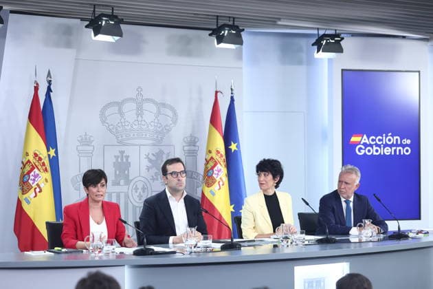 The Government Agrees to Provide Protection Against Evictions Through 2030 and to Prohibit Purchases by Vulture Funds Through 2028 I D The Minister of Housing and Urban Agenda, Isabel Rodríguez; the First Vice President and Minister of Economy, Trade, and Business, Carlos Cuerpo; the Minister of Inclusion, Social Security, and Migration and Government Spokesperson, Elma Saiz; and the Minister of Territorial Policy and Democratic Memory, Ángel Víctor Torres, during the press conference following the Council of Ministers meeting on September 29, 2026, in Madrid, Spain. On Tuesday, the government approved two royal decrees on housing during the Council of Ministers meeting, which include the extension of eviction protection through 2030, the Copyright: xEduardoxParrax 7808084