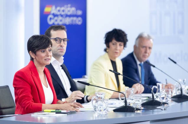 The Government Agrees to Provide Protection Against Evictions Through 2030 and to Prohibit Purchases by Vulture Funds Through 2028 I D The Minister of Housing and Urban Agenda, Isabel Rodríguez; the First Vice President and Minister of Economy, Trade, and Business, Carlos Cuerpo; the Minister of Inclusion, Social Security, and Migration and Government Spokesperson, Elma Saiz; and the Minister of Territorial Policy and Democratic Memory, Ángel Víctor Torres, during the press conference following the Council of Ministers meeting on September 29, 2026, in Madrid, Spain. On Tuesday, the government approved two royal decrees on housing during the Council of Ministers meeting, which include the extension of eviction protection through 2030, the Copyright: xEduardoxParrax 7808085