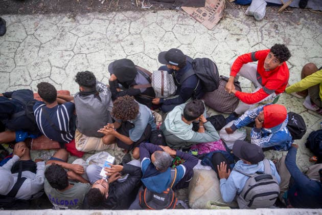 Dozens of migrants from Benítez Beach in Ceuta, evicted today, decide to voluntarily return to Morocco Police evict migrants from Benítez Beach on September 29, 2026, in Ceuta, Spain. Dozens of Moroccan migrants who had been staying in the settlements on Benítez Beach in Ceuta have decided to voluntarily return to Morocco after being informed that this option was available to them, during the operation carried out to transfer residents in the area to the facilities of the Temporary Care Center for Foreigners (CATE), to register them. September 29, 2026, Ceuta, Spain Copyright: xMarcosxMorenox 7808231