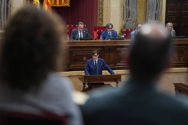 General Policy Debate in the Parliament of Catalonia The President of the Generalitat of Catalonia, Salvador Illa, speaks during the General Policy Debate in the Parliament of Catalonia on September 29, 2026, in Barcelona, Catalonia, Spain. This key plenary session, which kicks off the legislative year, is marked by proposals on housing, regional financing, and the management of education SEPTEMBER 29, 2026 CATALONIA DEBATE POLITICIANS GENERAL POLICY PLENARY SESSION Barcelona Catalonia Barcelona Catalonia Spain Copyright: xDavidxZorrakinox 7808514