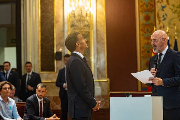 Macron participates in a dialogue on democracy in Europe at the Complutense University of Madrid. The President of the French Republic, Emmanuel Macron (left), and the rector of the UCM, Joaquín Goyache Goni (right), during the event Democracy in Europe in the Digital Age, on September 29, 2026, in Madrid, Spain. Macron arrives in Madrid to begin a two-day state visit. This is a trip of great institutional significance, as it is the French president’s first state visit to Spain since taking office, coinciding with the final stretch of his term, which ends in 2027. SEPTEMBER 29, 2026 Madrid, Spain Copyright: xRicardoxRubiox 7808801