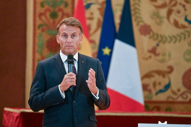 French President Emmanuel Macron delivers a speech to students at a conference titled Democracy, Youth, and Social Media: Meeting the Challenges of the Digital Age at the Complutense University of Madrid, Spain, on September 29, 2026. The French president is on a two-day official visit to Spain. Christian Liewig Bestimage French President Emmanuel Macron delivers a speech to students during a Democracy, youth, and Social Media: Meeting the Challenges of the Digital Age, at the Complutense University of Madrid on September 29, 2026. French President Emmanuel Macron is on a two-day official visit to Spain. Madrid, Spain Copyright: xChristianxLiewigx xBestimagexChristianxLiewigx xBestimagex
