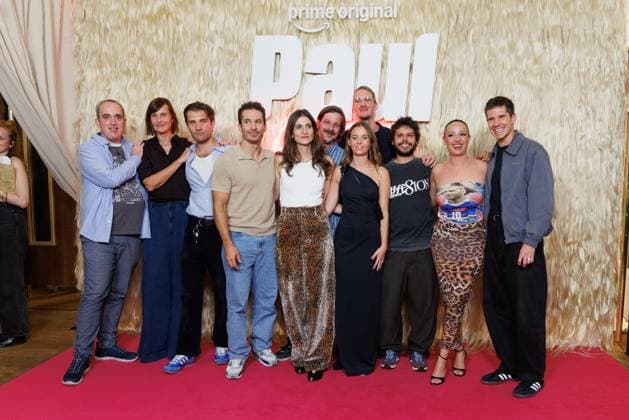 Paul, La Serie Photocall - Paris Vincent Chalambert, guest, guest, Jérémy Ferrari, Marine Leonardi, Director Antoine de Bary, Enya Baroux, Paul Mirabel, Director Nathanael Munnich, Eva Huault and Abraham Wapler attend the photocall for the premiere of Paul, La Serie held at the Grand Rex Cinema in Paris, France on September 29, 2026. Photo by David Boyer ABACAPRESS.COM Paris France Copyright: xBoyerxDavid ABACAx