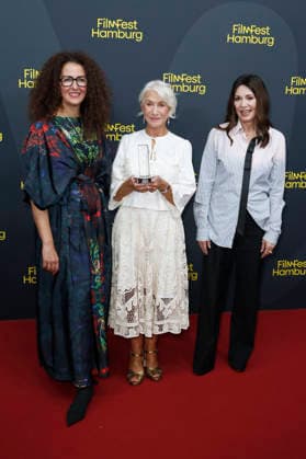 Malika Rabahallah, Helen Mirren und Iris Berben bei der Premiere des Kinofilms Ein Talent fürs Morden A Talent for Murder und Douglas Sirk Award Verleihung auf dem 34. Filmfest Hamburg im Cinemaxx Dammtor. Hamburg, Deutschland, 29.09.2026