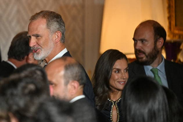 French President Emmanuel Macron and his wife, First Lady Brigitte Macron, at the handover ceremony attended by Their Majesties King Felipe VI and Queen Letizia of Spain at the French residence in Madrid, Spain, on September 30, 2026. The French presidential couple made a two-day official visit to Spain. Christian Liewig Bestimage French President Emmanuel Macron and his wife, First Lady Brigitte Macron, at the reception held in the presence of Their Majesties King Felipe VI and Queen Letizia of Spain at the French Residence in Madrid, Spain, on September 30, 2026. The French presidential couple paid a two-day official visit to Spain. Madrid, Spain Copyright: xChristianxLiewigx xBestimagexChristianxLiewigx xBestimagex