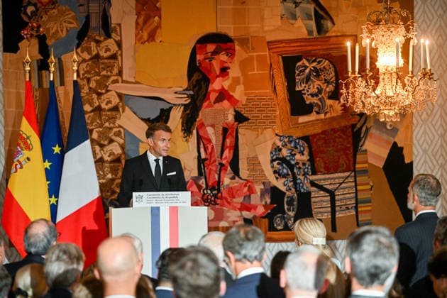 French President Emmanuel Macron and his wife, First Lady Brigitte Macron, at the handover ceremony attended by Their Majesties King Felipe VI and Queen Letizia of Spain at the French residence in Madrid, Spain, on September 30, 2026. The French presidential couple made a two-day official visit to Spain. Christian Liewig Bestimage French President Emmanuel Macron and his wife, First Lady Brigitte Macron, at the reception held in the presence of Their Majesties King Felipe VI and Queen Letizia of Spain at the French Residence in Madrid, Spain, on September 30, 2026. The French presidential couple paid a two-day official visit to Spain. Madrid, Spain Copyright: xChristianxLiewigx xBestimagexChristianxLiewigx xBestimagex