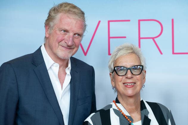 Doris DOERRIE, Dörrie, Regisseurin, Michael SOUVIGNIER, Produzent, Portraet, Porträt, Portrait, Angeschnittenes Einzelbild, Einzelmotiv, Roter Teppich, Red Carpet Show, Ankunft, arrival, Filmpremiere Frau Winkler verlaesst das Haus,, am 30.09.2026, in der Lichtburg in Essen,