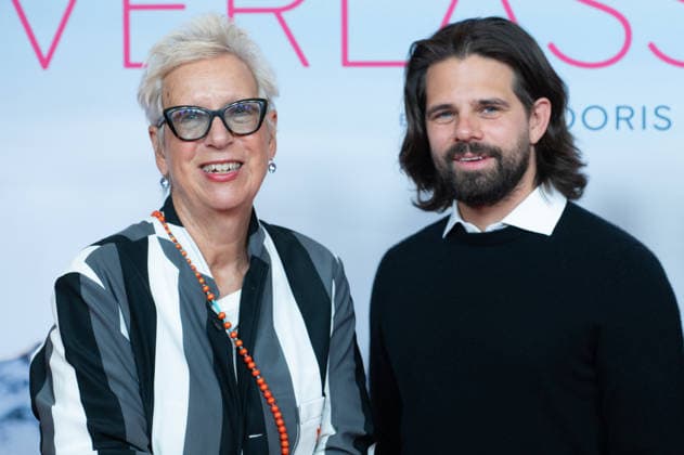 Doris DOERRIE, Dörrie, Regisseurin, Josef ELLERS, Schauspieler, Portraet, Porträt, Portrait, Angeschnittenes Einzelbild, Einzelmotiv, Roter Teppich, Red Carpet Show, Ankunft, arrival, Filmpremiere Frau Winkler verlaesst das Haus,, am 30.09.2026, in der Lichtburg in Essen,