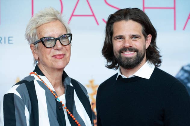 Doris DOERRIE, Dörrie, Regisseurin, Josef ELLERS, Schauspieler, Portraet, Porträt, Portrait, Angeschnittenes Einzelbild, Einzelmotiv, Roter Teppich, Red Carpet Show, Ankunft, arrival, Filmpremiere Frau Winkler verlaesst das Haus,, am 30.09.2026, in der Lichtburg in Essen,