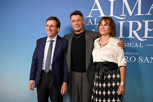 Premiere of the musical El alma al aire, featuring songs by Alejandro Sanz José Luis Martínez Almeida and Alejandro Sanz during the premiere of the musical El alma al aire at the Ocaso Coliseum Theater on September 30, 2026, in Madrid, Spain This new musical, inspired by the songs of Alejandro Sanz, transforms some of the most iconic tracks of his career into the driving force behind a moving story, relatable, and deeply human. A theatrical journey that explores freedom, the bonds that sustain us, and the courage needed to pursue what truly matters. MUSICAL PHOTOCALL Madrid, Spain Copyright: xFranciscoxGuerrax 7811530