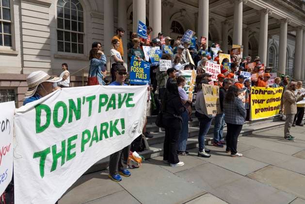 September 30, 2026, New York, New York, USA: Environmental advocates rally on the City Hall steps calling for Mayor Mamdani to keep his campaign promises to decarbonize New York City. Participants hold a banner that reads DON T PAVE THE PARK! referring to a plan for Mount Prospect Park in Brooklyn. Organizers call for the mayor to close the loophole in NYCâ€⠢s primary climate law, Local Law 97, to invest in green healthy public schools, fight fossil fuel infrastructure and fracked gas power plants. Participating organizations are Food & Water Watch, ALIGN, TREEage, NYPIRG, Rise & Resist, New York Communities for Change, Sunrise Movement NYC, Climate Defenders, Climate Defiance and Hot Girls Organize. New York USA - ZUMAr174 20260930_znp_r174_038 Copyright: xGinaxMxRandazzox