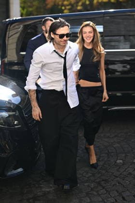 Brooklyn Beckham and his wife Nicola Peltz are back at their hotel after the Balenciaga fashion show during Paris Fashion Week on October 1, 2026. Brooklyn Beckham, who has remained estranged from his family since his 2022 wedding, is unlikely to attend the show for his mother V Beckham’s fashion house, scheduled for October 2, 2026. Pierre Perusseau Bestimage Brooklyn Beckham and his wife Nicola Peltz are back at their hotel following the Balenciaga show during PFW Fashion Week on October 1, 2026 Brooklyn Beckham, who has remained estranged from his family since his 2022 wedding, is unlikely to attend the show for his mother V Beckham’s fashion house, scheduled for October 2, 2026, in Paris, France Copyright: xPierrexPerusseaux xBestimagexPierrexPerusseaux xBestimagex