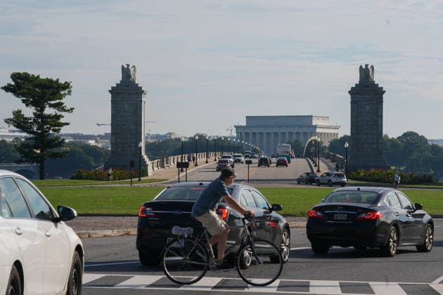 Demonstrators protest Trump’s proposed triumphal arch in Washington DC WASHINGTON, D.C., UNITED STATES - OCTOBER 01: A view of Memorial Circle, where US President Donald Trump s plans to build a triumphal arch, in Washington, D.C., on October 1, 2026. Trump has said the planned structure, proposed near Arlington National Cemetery along the Potomac River, would include facilities for drones and snipers. The project is part of Trump’s efforts to reshape the US capital. Mehmet Eser Anadolu Washington, D.C. United States. Editorial use only. Please get in touch for any other usage. Copyright: x2026xAnadoluxMehmetxEserx