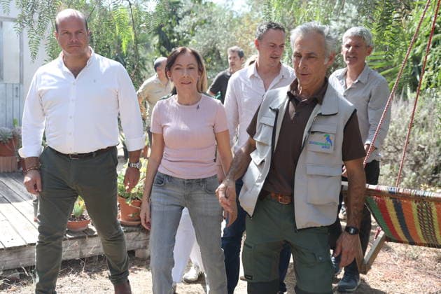 Andalusia Receives 15 Northern Bald Ibis from Germany The Regional Minister of Sustainability and the Environment for the Regional Government of Andalusia, Fina Martínez, attended the ceremony in Barbate, Cádiz, to welcome 15 northern bald ibises (Geronticus eremita) from Germany. October 2, 2026, in Barbate, Cádiz, Andalusia, Spain. OCTOBER 2, 2026, Barbate, Cádiz, Andalusia, Spain Barbate, Cádiz, Andalusia, Spain Spain Copyright: xNachoxFradex 7815325