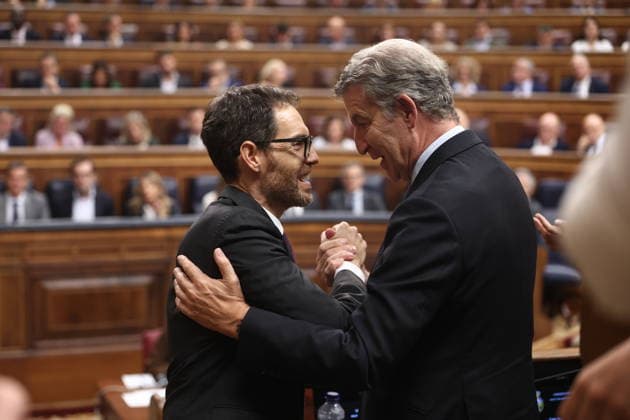 Congress Votes on Housing Decrees PP Representative Sergio Sayas and Popular Party President Alberto Núnez Feijóo during a plenary session in the Congress of Deputies on October 2, 2026, in Madrid, Spain. Congress is voting today on whether to ratify or repeal the two Royal Decrees on housing issued by the government this week in the Official State Gazette (BOE). Specifically, these are Royal Decree-Law 26 2026, dated September 29, which adopts urgent measures to protect the social function of housing and expand the supply of affordable housing, and Royal Decree-Law 27 2026, of September 29, adopting urgent measures to strengthen the stability of lease agreements for primary residences. OCTOBER 2, 2026 Madrid, Madrid, Spain Copyright: xEduardoxParrax 7815406