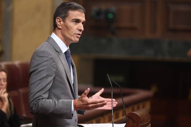 Congress Votes on Housing Decrees Prime Minister Pedro Sánchez speaks during a plenary session of the Congress of Deputies on October 2, 2026, in Madrid, Spain. Congress is voting today on whether to ratify or repeal the two Royal Decrees on housing issued by the government this week in the Official State Gazette (BOE). Specifically, these are Royal Decree-Law 26 2026, dated September 29, which adopts urgent measures to protect the social function of housing and expand the supply of affordable housing, and Royal Decree-Law 27 2026, of September 29, adopting urgent measures to strengthen the stability of lease agreements for primary residences. OCTOBER 2, 2026 Madrid, Madrid, Spain Copyright: xEduardoxParrax 7815423