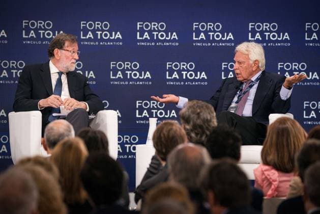 Second Day of the La Toja Vínculo Atlántico Forum: Former Prime Ministers Mariano Rajoy and Felipe González, during the La Toja Vínculo Atlántico Forum on October 2, 2026, in O Grove, Pontevedra, Galicia, Spain. The La Toja Vínculo Atlántico Forum is a renowned annual forum for debate and reflection focused on the defense of liberal democracy, the Atlantic partnership, and international cooperation. Founded in 2019 on the initiative of Josep Piqué, Amancio López Seijas, and the Hotusa Group, it brings together prominent political and business leaders, academics, and representatives of civil society on the island of La Toja. OCTOBER 2, 2026 Elena Ferná O Grove, Pontevedra, Galicia O Grove, Pontevedra, Galicia, Spain Copyright: xElenaxFernandezx 7815459