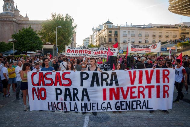 News Bilder des Tages The Seville Tenants’ Union is organizing a demonstration for the right to housing. Images from the demonstration through the streets of Seville for the right to housing. October 2, 2026, in Seville, Andalusia, Spain The Seville Tenants’ Union is organizing a demonstration under the slogan Seville for the Right to Housing to demand measures against evictions, exorbitant rents, and real estate speculation October 2, 2026 Francisco J Seville, Andalusia Seville, Andalusia, Spain Copyright: xFranciscoxJ.xOlmox 7816419