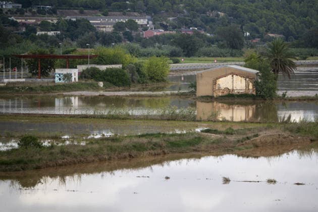 Heavy flooding disrupts towns in southern Catalonia TORTOSA, SPAIN - OCTOBER 02: Floodwaters submerge streets, low-lying residential properties, and road infrastructure following intense torrential rainfall in Tortosa, Tarragona province, Catalonia, Spain, on October 02, 2026. A powerful storm system battered the Baix Ebre and Montsia districts across southern Catalonia on Thursday and Friday, dropping over 200 millimeters of rain across several municipalities, with coastal areas recording totals exceeding 270 millimeters. Local ravines and streams overflowed near the Ebro River, causing severe localized flooding in Tortosa, Roquetes, Santa Bàrbara, and L Ametlla de Mar. Regional emergency personnel deployed specialized teams to assist stra Copyright: x2026xAnadoluxLorenaxSopenaxLopezx