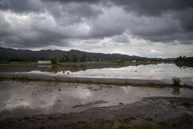 Heavy flooding disrupts towns in southern Catalonia TORTOSA, SPAIN - OCTOBER 02: Floodwaters submerge streets, low-lying residential properties, and road infrastructure following intense torrential rainfall in Tortosa, Tarragona province, Catalonia, Spain, on October 02, 2026. A powerful storm system battered the Baix Ebre and Montsia districts across southern Catalonia on Thursday and Friday, dropping over 200 millimeters of rain across several municipalities, with coastal areas recording totals exceeding 270 millimeters. Local ravines and streams overflowed near the Ebro River, causing severe localized flooding in Tortosa, Roquetes, Santa Bàrbara, and L Ametlla de Mar. Regional emergency personnel deployed specialized teams to assist stra Copyright: x2026xAnadoluxLorenaxSopenaxLopezx