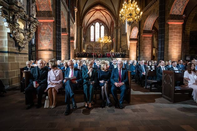 Ökumenischer Gottesdienst im Dom St. Petri Hubertus van Megen, Apostolischer Nuntius in Deutschland, Charlotte Merz, Ehefrau von Friedrich Merz, Friedrich Merz, Bundeskanzler, Julia Klöckner, Bundestagspräsidentin, Elke Büdenbinder, Ehefrau von Frank-Walter Steinmeier, Frank-Walter Steinmeier, Bundespräsident (1. Reihe von links);Offizielle zentrale Feierlichkeiten zum Tag der Deutschen Einheit 2026 in Bremen, Bremen Bremen Deutschland Innenstadt