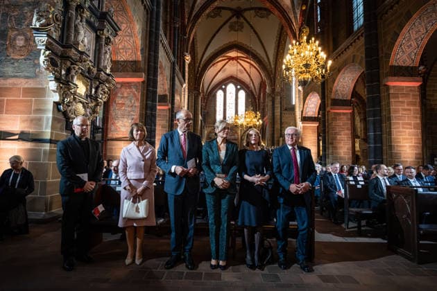 Ökumenischer Gottesdienst im Dom St. Petri Hubertus van Megen, Apostolischer Nuntius in Deutschland, Charlotte Merz, Ehefrau von Friedrich Merz, Friedrich Merz, Bundeskanzler, Julia Klöckner, Bundestagspräsidentin, Elke Büdenbinder, Ehefrau von Frank-Walter Steinmeier, Frank-Walter Steinmeier, Bundespräsident (1. Reihe von links);Offizielle zentrale Feierlichkeiten zum Tag der Deutschen Einheit 2026 in Bremen, Bremen Bremen Deutschland Innenstadt
