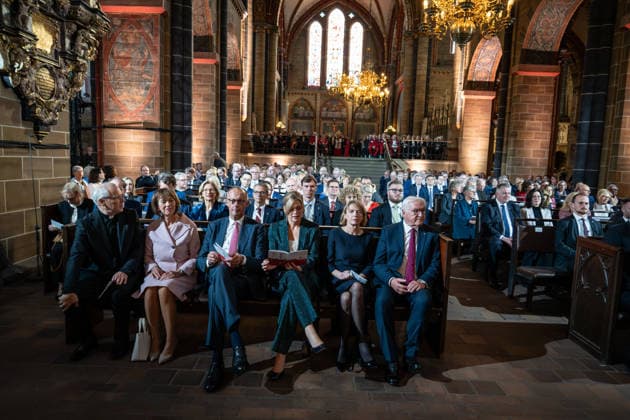 Ökumenischer Gottesdienst im Dom St. Petri Hubertus van Megen, Apostolischer Nuntius in Deutschland, Charlotte Merz, Ehefrau von Friedrich Merz, Friedrich Merz, Bundeskanzler, Julia Klöckner, Bundestagspräsidentin, Elke Büdenbinder, Ehefrau von Frank-Walter Steinmeier, Frank-Walter Steinmeier, Bundespräsident (1. Reihe von links);Offizielle zentrale Feierlichkeiten zum Tag der Deutschen Einheit 2026 in Bremen, Bremen Bremen Deutschland Innenstadt