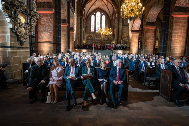 Ökumenischer Gottesdienst im Dom St. Petri Hubertus van Megen, Apostolischer Nuntius in Deutschland, Charlotte Merz, Ehefrau von Friedrich Merz, Friedrich Merz, Bundeskanzler, Julia Klöckner, Bundestagspräsidentin, Elke Büdenbinder, Ehefrau von Frank-Walter Steinmeier, Frank-Walter Steinmeier, Bundespräsident (1. Reihe von links);Offizielle zentrale Feierlichkeiten zum Tag der Deutschen Einheit 2026 in Bremen, Bremen Bremen Deutschland Innenstadt