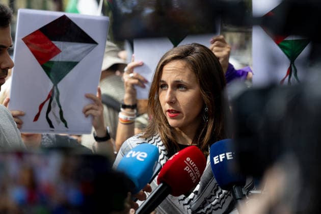 Rally in Support of Gaza, Madrid: Podemos Secretary-General Ione Belarra speaks to the media during a rally in support of the people of Gaza on October 4, 2026, in Madrid, Spain. The platform RESCOP (Solidarity Network Against the Occupation of Palestine), backed by labor unions such as the General Confederation of Labor (CGT), has organized a nationwide demonstration in solidarity with Palestine, under the slogan The Genocide Continues, seeking to draw attention to the ongoing plight of the Palestinian people. OCTOBER 4, 2026 Ananda Manjó Madrid, Spain Copyright: xAnandaxManjonx 7819643