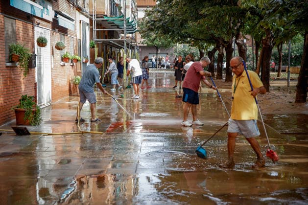 The Besòs River Exceeds the Danger Threshold in Santa Coloma de Gramenet, Barcelona. Residents clean up the mud that has accumulated in the streets due to last night’s torrential rains, on October 4, 2026, in Sant Adrià de Besòs, Barcelona, Catalonia, Spain. The Generalitat’s Civil Protection Agency has issued an Es Alert to residents of Barcelona, Montcada i Reixac, Santa Coloma de Gramenet, and Sant Adrià de Besòs, Barcelona, due to the risk of the Besòs River overflowing as a result of the rainstorm. Civil Protection has asked nearby residents to go to upper floors if water reaches their homes. They also remind residents to avoid basements and ground floors and to stay away from the river OCTOBER 4, 2026 Kike Rincó Sant Adrià de Besòs Copyright: xKikexRinconx 7819678
