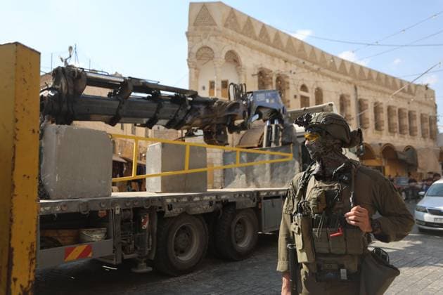 October 4, 2026, Hebron, Palestine, State of: HEBRON, OCCUPIED WEST BANK, OCTOBER 4, 2026: Newly installed Israeli military gates are seen near entrances to Hebron s Old City as Israeli forces impose additional movement restrictions in the area. One of the new iron gates was installed in the Al-Zahid area, a key route connecting neighborhoods of the Old City and providing access toward the Ibrahimi Mosque. Local shop owner Badr al-Tamimi said the restrictions were affecting access to more than 1,000 commercial shops and over 500 homes in the area. Hebron Palestine, State of - ZUMAq101 20261004_zna_q101_078 Copyright: xMosabxShawerx