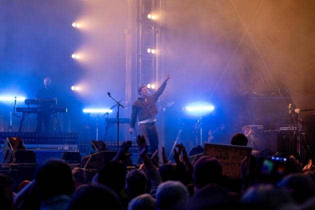 Feiern Tag der Deutschen Einheit in Bremen - Feierlichkeiten zum Tag der Deutschen Einheit 2026, Bremen, 04.10.2026 Bremen, Bürgerfest, Konzert Kamrad Bremen, Deutschland, 04.10.26: Feiern Tag der Dt. Einheit in Bremen im Marktplatz, Rathaus am 04.10.2026 in Bremen, Deutschland. (Foto von Axel Kaste), Konzert Kamrad Bremen Marktplatz, Rathaus Freie Hansestadt Bremen Deutschland