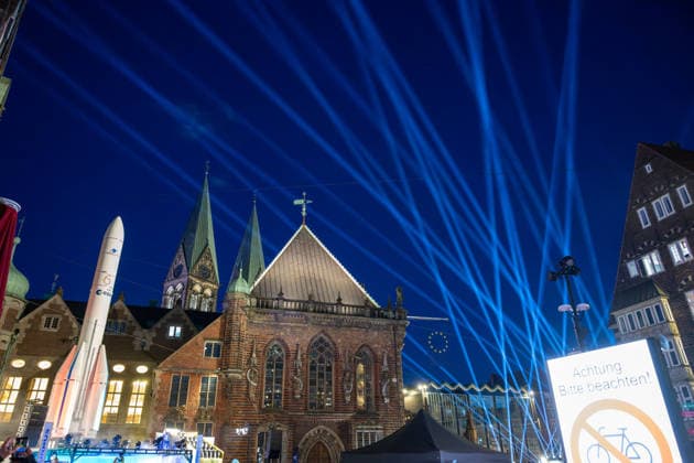 Feiern Tag der Deutschen Einheit in Bremen - Feierlichkeiten zum Tag der Deutschen Einheit 2026, Bremen, 04.10.2026 Bremen, Bürgerfest, Innenstadt illuminiert, Rathaus, mit Rakete Bremen, Deutschland, 04.10.26: Feiern Tag der Dt. Einheit in Bremen im Marktplatz, Rathaus am 04.10.2026 in Bremen, Deutschland. (Foto von Axel Kaste), Konzert Bremen Marktplatz, Rathaus Freie Hansestadt Bremen Deutschland