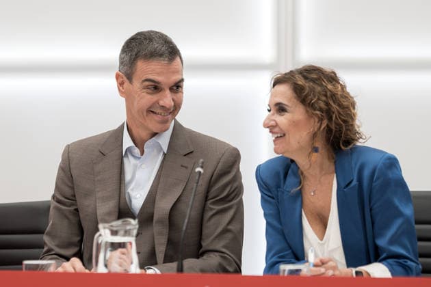 Sánchez Chairs the Meeting of the PSOE’s Federal Executive Committee The Prime Minister and Secretary-General of the PSOE, Pedro Sánchez, and the Secretary-General of the PSOE-A and Socialist parliamentary spokesperson, María Jesús Montero, during the meeting of the PSOE’s Federal Executive Committee (CEF) at the PSOE headquarters in Ferraz on October 5, 2026, in Madrid, Spain. Sánchez announced today that he is dissolving Parliament and calling for general elections on November 29. OCTOBER 5, 2026 Diego Radamé Madrid, Madrid, Spain Copyright: xDiegoxRadamà sx 7822988