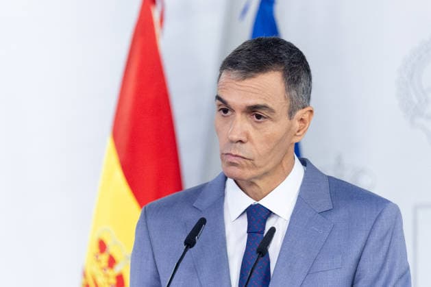 Sánchez Addresses the Press After the Council of Ministers Meeting Prime Minister Pedro Sánchez during a press conference following the Council of Ministers meeting at the Moncloa Palace on October 6, 2026, in Madrid, Spain. The Council of Ministers has once again approved the housing decrees, with some changes, which were rejected by Congress last Friday, October 2. The government’s plan is that, after Parliament is dissolved, these decrees will be voted on by the Permanent Deputation, where it could secure the majority needed to pass them. OCTOBER 6, 2026, Madrid, Madrid, Spain Copyright: xEduardoxParrax 7824328