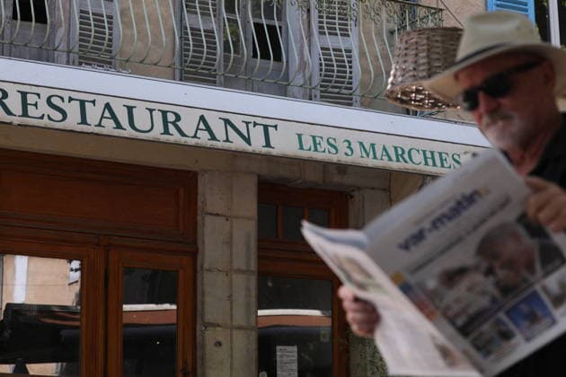 G. Clooney and his wife, A. Clooney, are preparing to open a high-end Italian restaurant in the small village of Cotignac, in the Provence-Alpes-Côte d’Azur region, in 2027, following ongoing renovations. Owner of the Domaine du Canadel in Brignoles since 2021 and a naturalized French citizen since 2025, G. Clooney has acquired the property at 11 Cours Gambetta in Cotignac, where the restaurant Les Trois Marches is located. The 65-year-old actor has partnered with Canadian G. Porter, the owner of the Lou Cohen hotel. Franz Chavaroche, Bestimage. G. Clooney and his wife, A. Clooney, are preparing to open an upscale Italian restaurant in the small village of Cotignac in the Provence-Alpes-Côte d’Azur region in 2027, following ongoing renovat Copyright: xFranzxChavarochex xxBestimagexFranzxChavarochex xxBestimagex