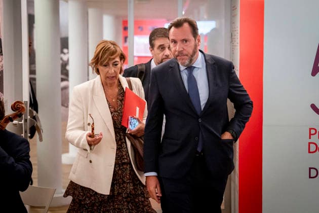 Yolanda Díaz speaks at the event Democracy and International Solidarity. The Minister of Transportation and Sustainable Mobility, Óscar Puente, upon his arrival at the event Democracy and International Solidarity: The Past, a Driving Force for Building the Future, on October 6, 2026, in Madrid, Spain. The event marks the 50th anniversary of the German Friedrich Ebert Foundation (Friedrich Ebert Stiftung) delegation, FES in Spain October 6, 2026 YOLANDA ECONOMY DEMOCRACY MINISTER OF LABOR ON FOOT Madrid, Spain Copyright: xA.xPÃ rezxMecax 7825120