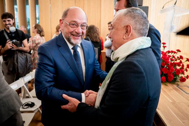 Yolanda Díaz Speaks at the Event Democracy and International Solidarity Former President of the European Parliament Martin Schulz speaks with UGT Secretary General Pepe Álvarez during the event Democracy and International Solidarity: The Past, a Driving Force for Building the Future, on October 6, 2026, in Madrid, Spain. The event was held to mark the 50th anniversary of the Spanish delegation of the German Friedrich Ebert Foundation (Friedrich Ebert Stiftung), FES in Spain. OCTOBER 6, 2026. YOLANDA ECONOMÍA, MINISTER OF LABOR, AT THE EVENT IN MADRID, SPAIN Copyright: xA.xPÃ rezxMecax 7825142
