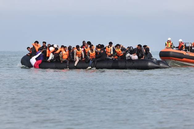 Small Boat Migrants Depart PHOTOPQR VOIX DU NORD Marc Demeure October 6, 2026 Gravelines, October 6, 2026 Migrants attempt to board a semi-rigid boat that has come to pick them up. Having departed from the beaches of Dunkirk with about twenty people, the small boat approaches the beach at Gravelines to pick up other would-be migrants bound for England, including women and children. Photo by MARC DEMEURE, La Voix du Nord, Gravelines, northern France, Oct. 6, 2026 Migrants attempt to board a semi-rigid inflatable boat that has come to pick them up. Having left the beaches of Dunkirk with about twenty people on board, the small boat approaches the beach at Gravelines to pick up other would-be migrants bound for England, including women and ch Copyright: xPHOTOPQR VOIXxDUxNORD MAXPPPxMarcxDemeurex 20261006VDN5445 20261006VDN5445