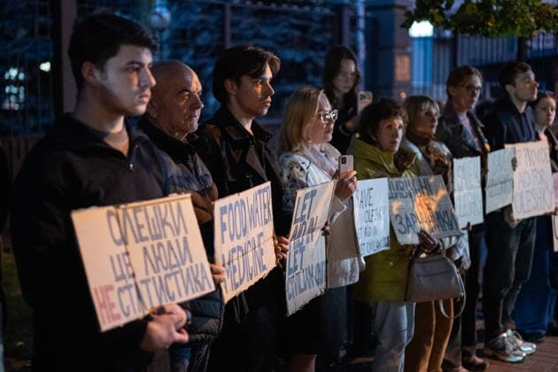 Ukrainians attend a rally to raise awareness about the humanitarian crisis in the town of Oleshky KYIV, UKRAINE - OCTOBER 6: Ukrainians holding placards gather near the Vatican Embassy to draw attention to the humanitarian crisis in the town of Oleshky under Russian occupation in the Kherson region, on the left bank of the Dnipro River in Kyiv, Ukraine, on October 6, 2026. Russian forces occupied Oleshky following Russia s full-scale invasion of Ukraine in 2022, and the town remains under Russian control. As of October 2026, around 2,000 people, including up to 50 children, remain in the town, where residents have very limited access to food and medicine. The Ukrainian Armed Forces have dropped around 4 tons of food and medicine for the loc Copyright: x2026xAnadoluxDanyloxAntoniukx