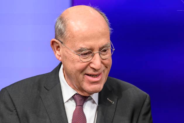 im Bild v.l.: Gregor Gysi, Die Linke (Bundestagsabgeordneter), GER, Berlin, Studio, zu Gast bei Maischberger, politische Talkshow, TV, Format, mit Moderatorin Sandra Maischberger, Das Erste, aus Adlershof Am Studio 20, 06.10.2026, Copyright: HMBxMedia UwexKoch