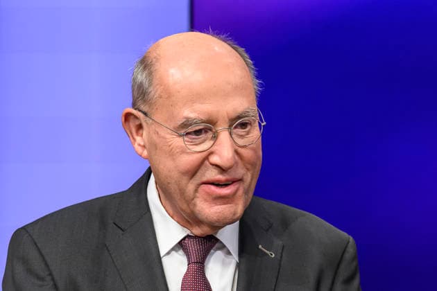 im Bild v.l.: Gregor Gysi, Die Linke (Bundestagsabgeordneter), GER, Berlin, Studio, zu Gast bei Maischberger, politische Talkshow, TV, Format, mit Moderatorin Sandra Maischberger, Das Erste, aus Adlershof Am Studio 20, 06.10.2026, Copyright: HMBxMedia UwexKoch