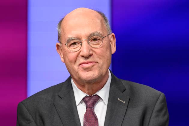 im Bild v.l.: Gregor Gysi, Die Linke (Bundestagsabgeordneter), GER, Berlin, Studio, zu Gast bei Maischberger, politische Talkshow, TV, Format, mit Moderatorin Sandra Maischberger, Das Erste, aus Adlershof Am Studio 20, 06.10.2026, Copyright: HMBxMedia UwexKoch